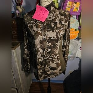 Magellan Outdoors Womens Long Sleeve Camo Hunt Gear Size Small Button Up